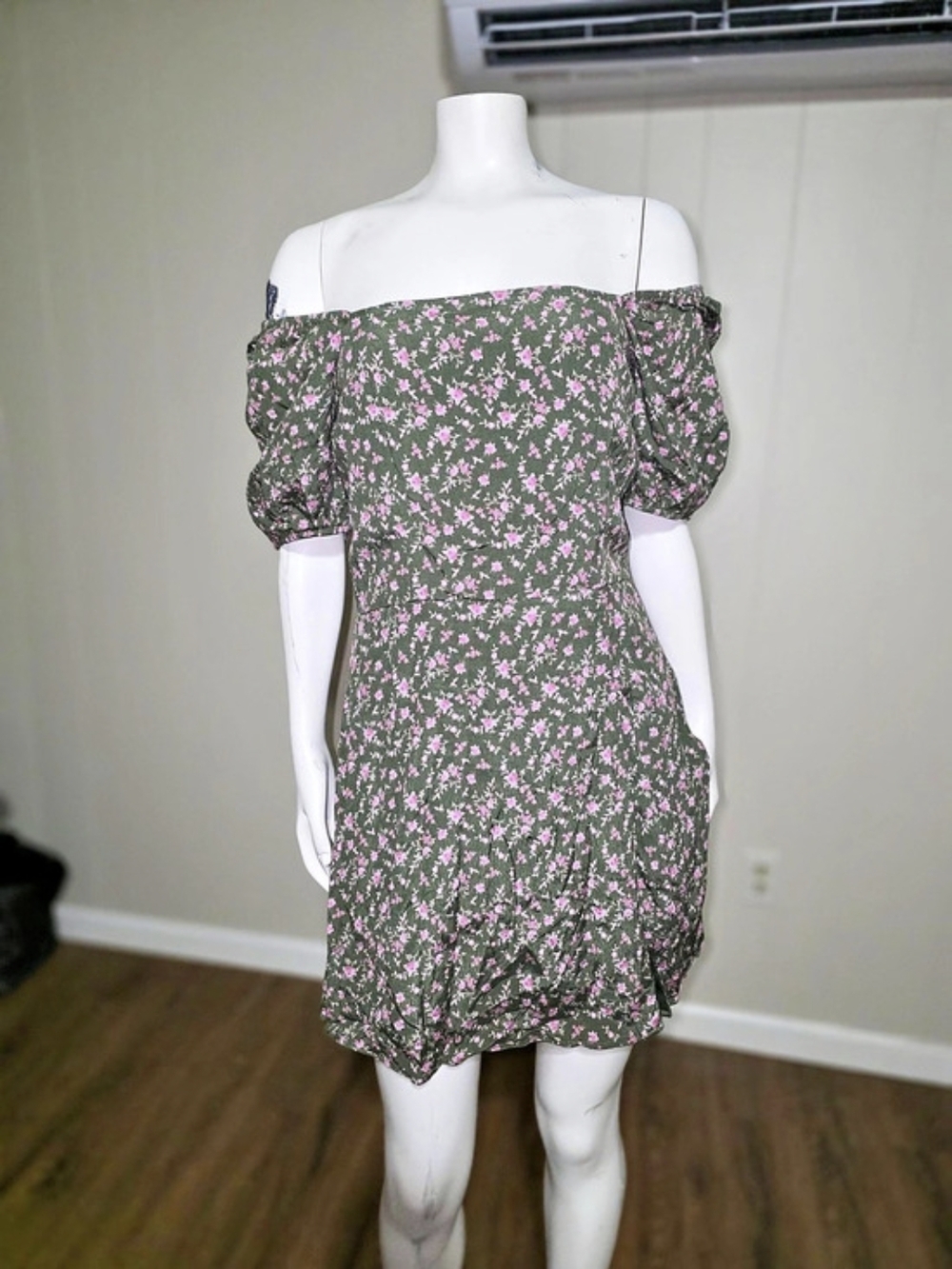 francesca's Jeremy Floral Off-the-Shoulder Mini Dress Green & Pink Medium